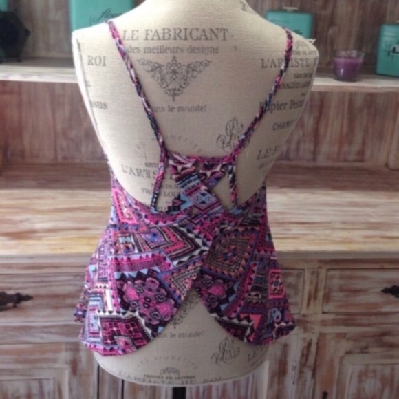 NWOT “Pinky Up” patterned split-back tank top - Picture 2 of 3